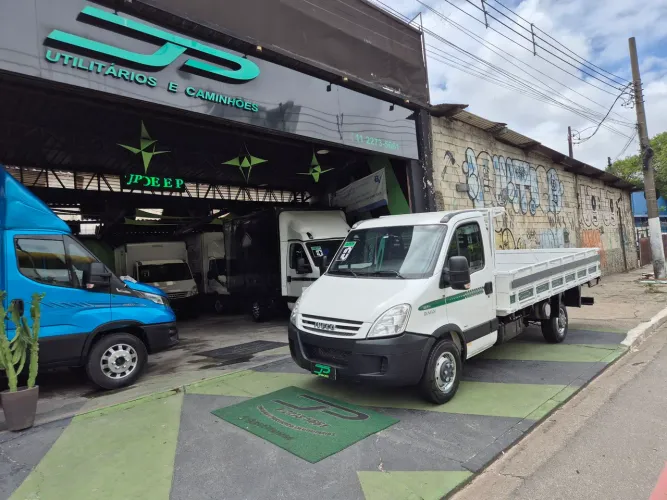 Iveco daily 35s14 2010 carroceria de 4,00 x 2,15 mts,Novíssima