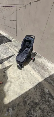 Vendo carrinho de bebê