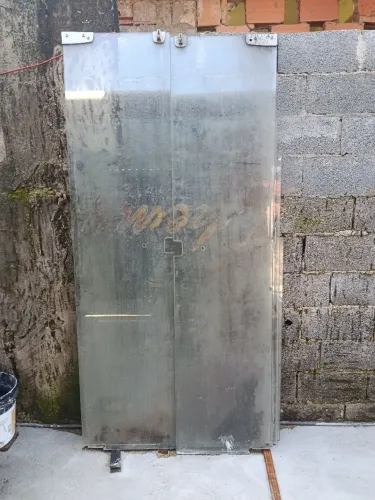 Porta de vidro dupla de abrir 