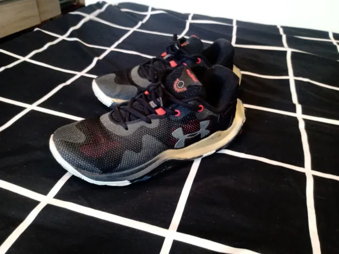 Tênis Under Armour preto Tam 40