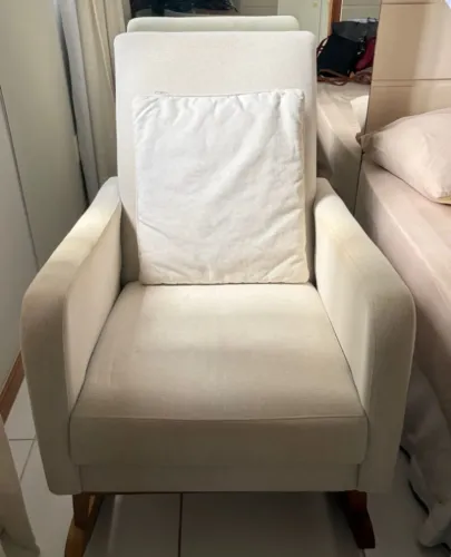Poltrona de amamentação com balanço