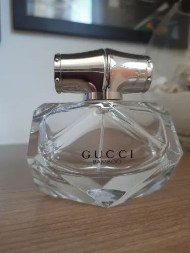 Frasco de perfume vazio