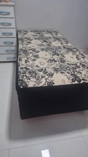 Vendo cama de solteiro e uma cômodo
