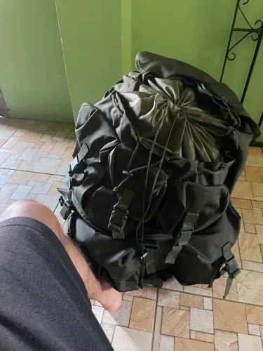 Mochila Grande Capacidade Armação de Alumínio, Alças e Barrigueira