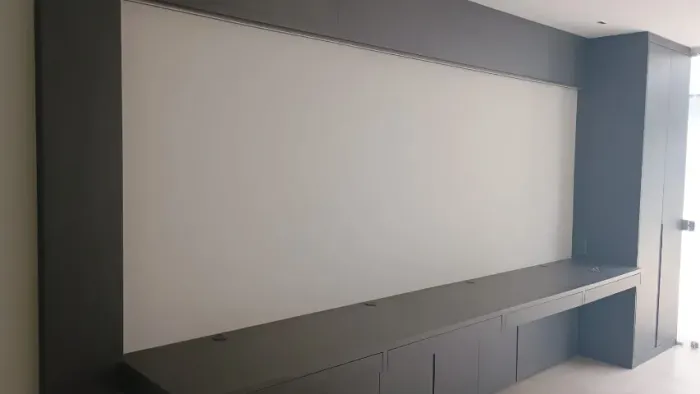 Armário MDF:3 m altura, com 4 prateleiras, duas portas de abrir e uma bancada em MDF com 4