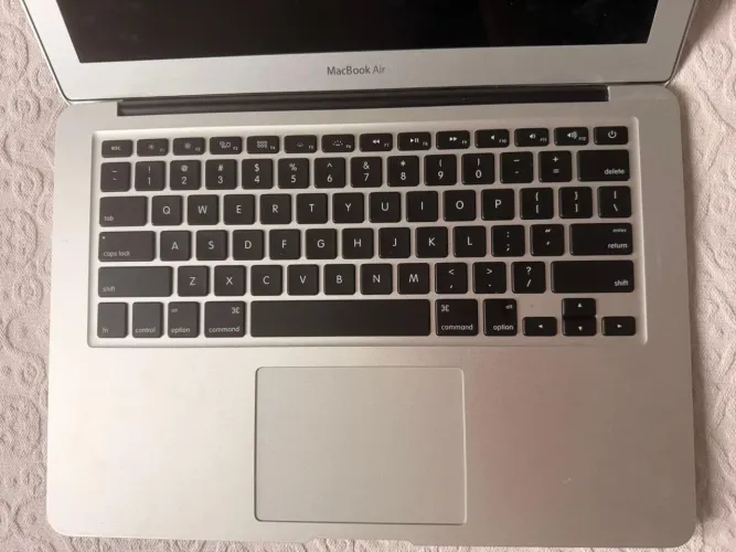 MacBook Air 13 (2017) Monterey