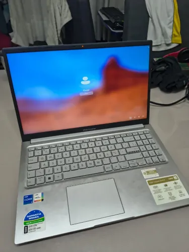 Notebook ASUS. Vivobook i5