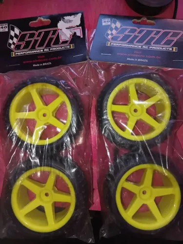 JOGO DE RODAS C PNEUS AUTOMODELO BUGGY 1/10