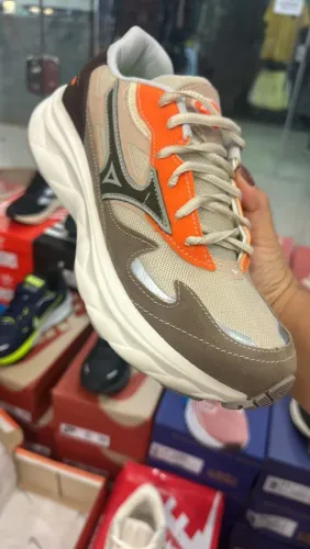 Tênis Esportivo Premium - Edição Retro Streetwear (Bege/Laranja)