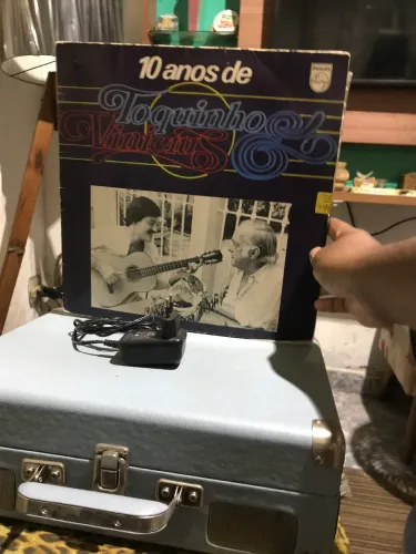 Vendo Vitrola Raveo - Sonetto / PRA SAIR LOGO