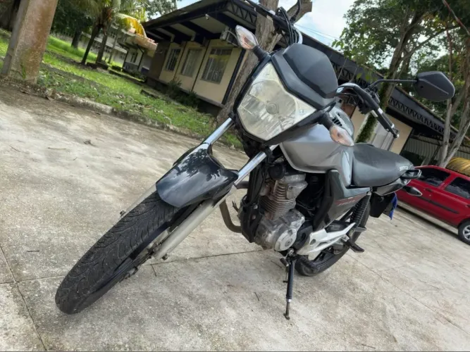 Vendo moto em perfeito estado, aceitamos cartão de crédito , em negociação