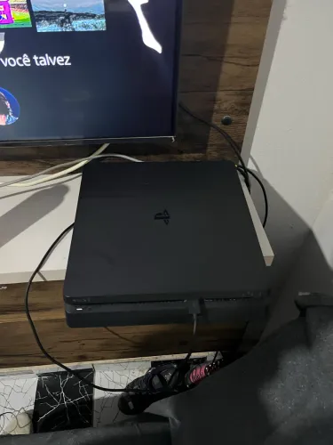 Vendo ps4 slim + 6 jogos no CD