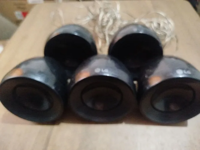Vendo 5 caixinhas do home theater lg 340w impedância 3ohm.