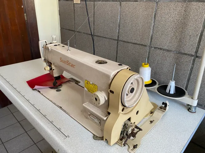 Máquina de Costura Reta Industrial Sunstar KM-250B 220v