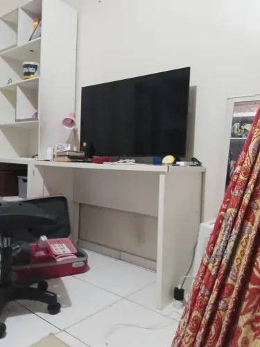 Vendo televisão, mesa e Tricama beliche semi novos