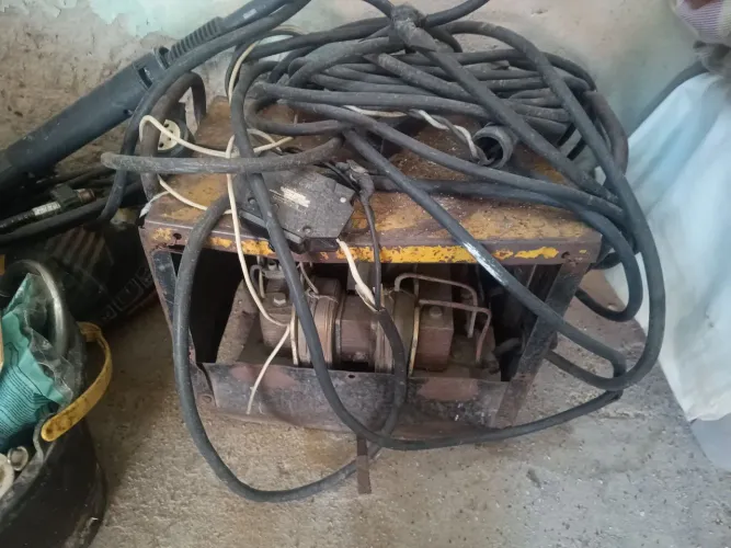 Equipamento de solda antigo.