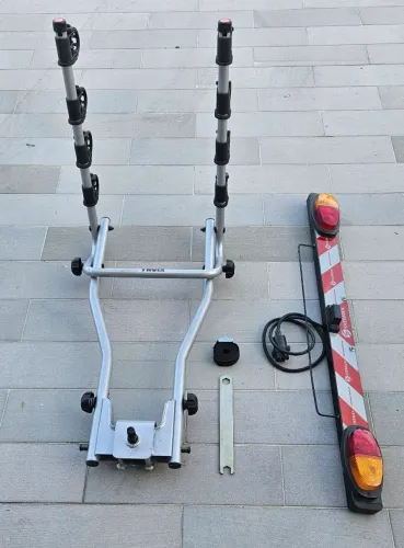 Transbike Thule para 4 bicicletas + Régua de sinalização.