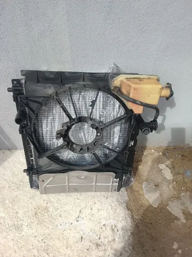 Radiador condensador carenagem de Etios 2013/15 manual 