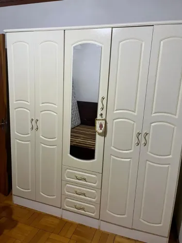 Guarda roupa branco