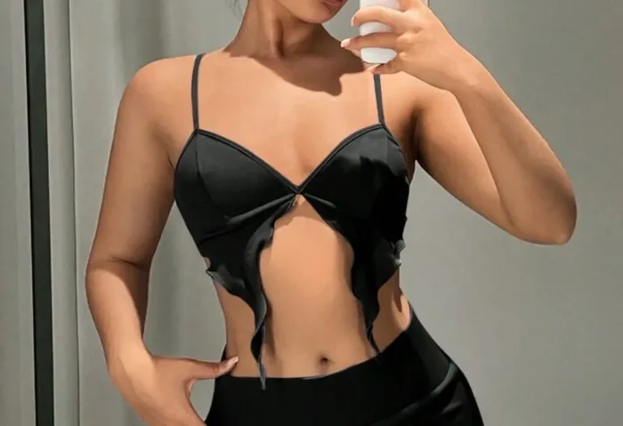 Top preto de alça ajustável 
