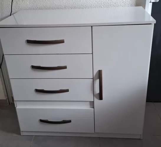 Cômoda Branca com 4 Gavetas e Armário