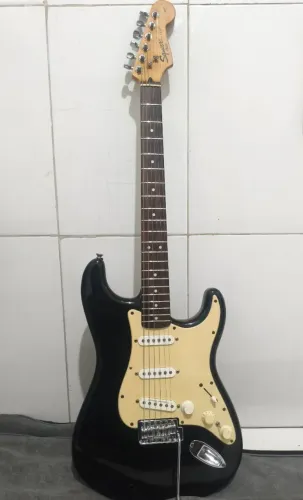 Guitarra fender squier affinity custom 