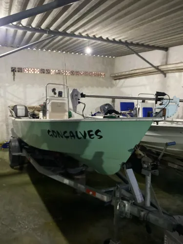 Barco de passeio e pesca 