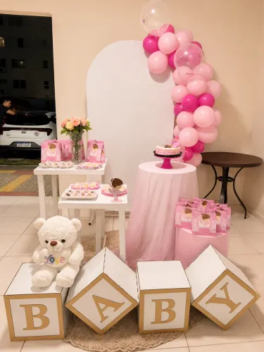 De festa na mesa a decorações maiores . Somos a TH DECORAÇÕES 