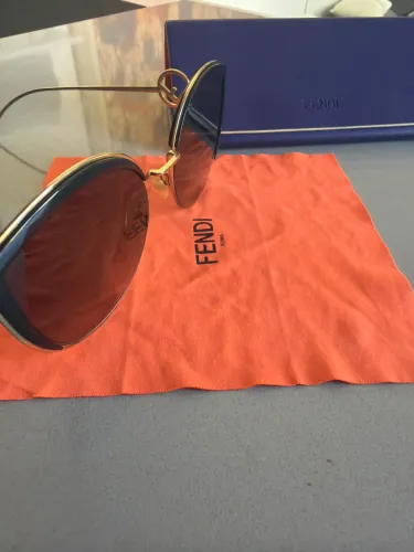 Óculos fendi original