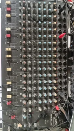 Mesa de audio wattsom amanhã 16