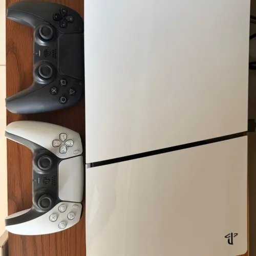 PlayStation 5 slim sem entrada de disco usado com dois controles + conta 