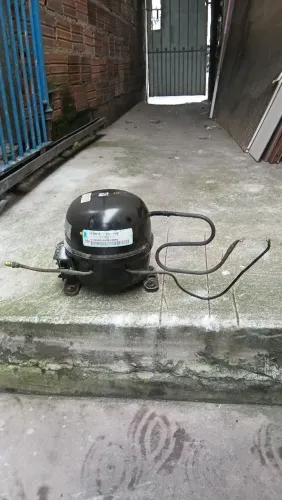 Motor compressor de geladeira marca Tecumseh