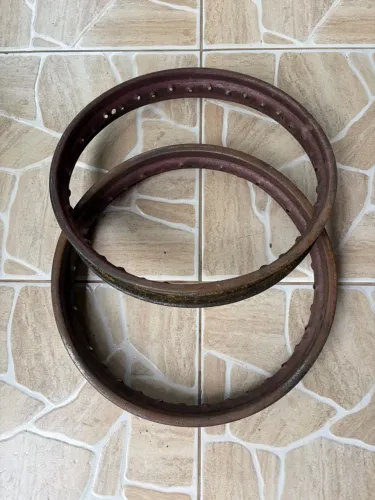 Par de aros moto antiga Jawa Swinger