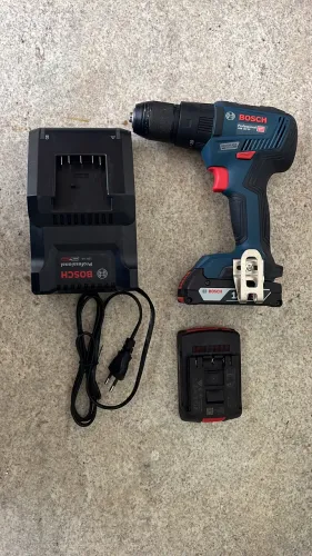 Parafusadeira Bosch 18v50 duas baterias e carregador com mala novinha