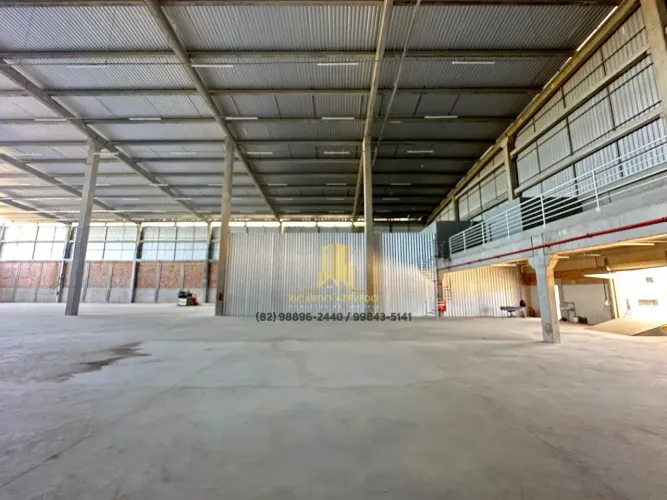 Galpão com 2.163m², 03 Docas com plataformas, Mezanino e banheiros