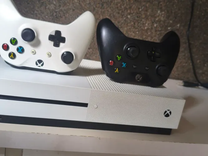Xbox one s 1tera 2 manetes originais completo troco até na sua casa