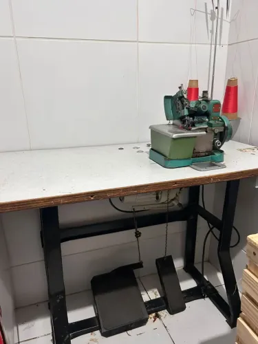MÁQUINA OVERLOCK SEMI-INDUSTRIAL