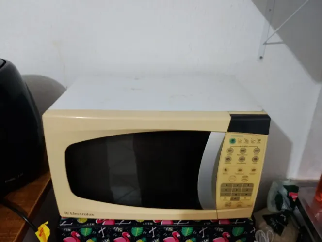 Micro-ondas Electrolux 20 Litros - Ótimo Estado!