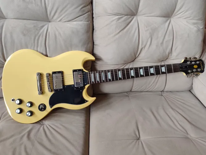 Guitarra epiphone SG custom shop limited EDITION (trincado headstock)