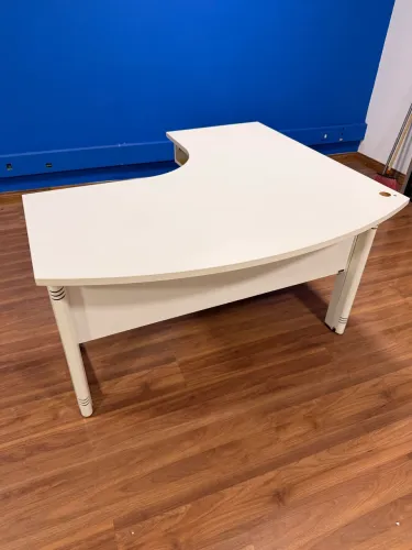 Mesa L Delta Branca com Passa Fio