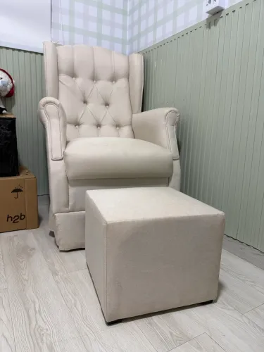 Poltrona de Amamentação com Puff