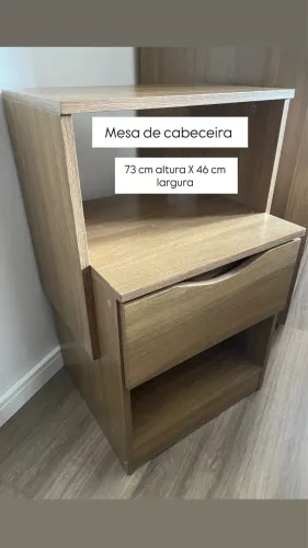 Mesa de cabeceira com 1 gaveta