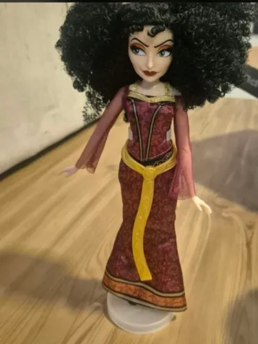 Boneca Gothel