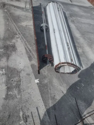 Portão de ferro bom todo 2 metros de largura