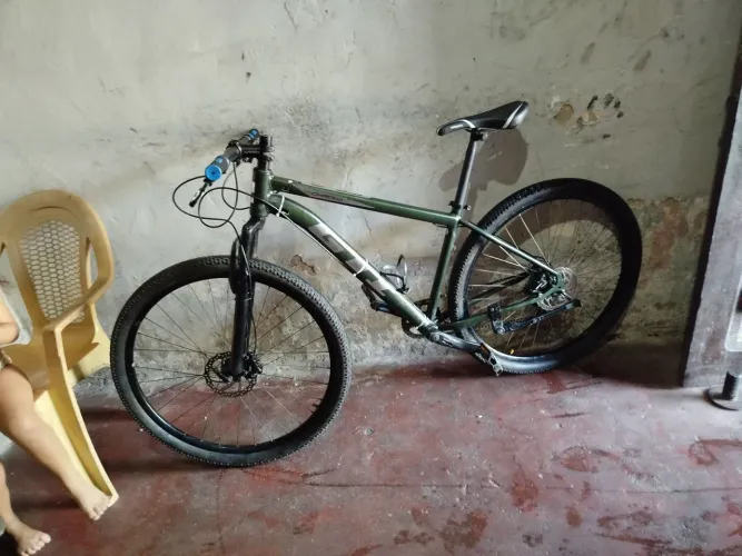 Bike aro 29 quadro 17 top ótimo pra que gosta de pedal