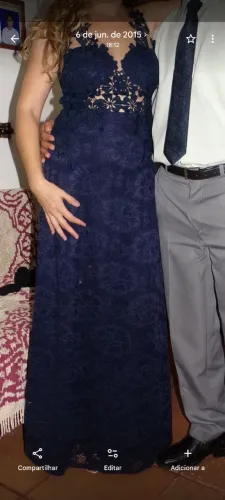Vestido longo azul marinho com renda guipir