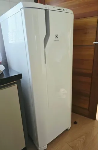 Geladeira Electrolux 240 Litros - 127V