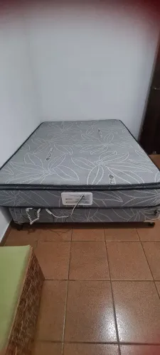 Cama Box casal com pastilhas magnéticas e massageador