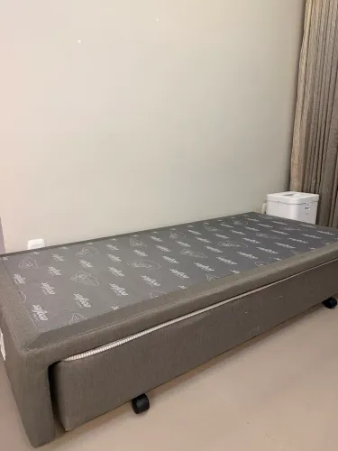 Cama solteiro com suporte