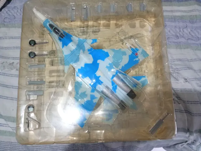 Miniatura de um Caça de Combate Russo para Colecionador